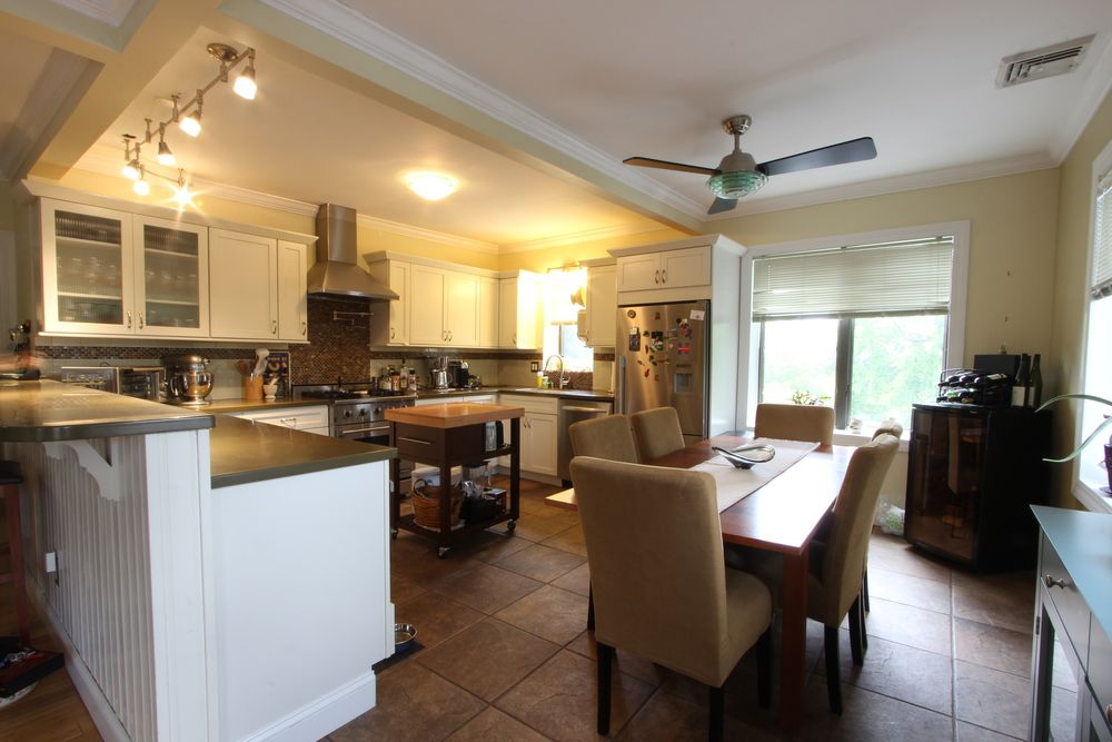 Applewood Apartments and Restaurant: 120 North Rd, Highland, NY 12528